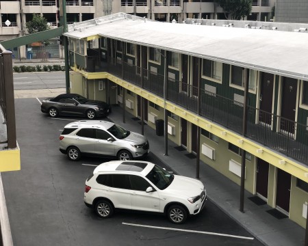 Lombard Plaza Motel - Guest Parking