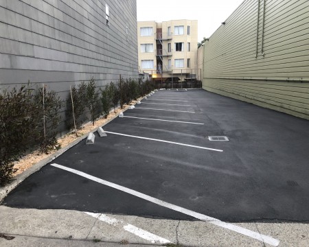 Lombard Plaza Motel - Guest Parking